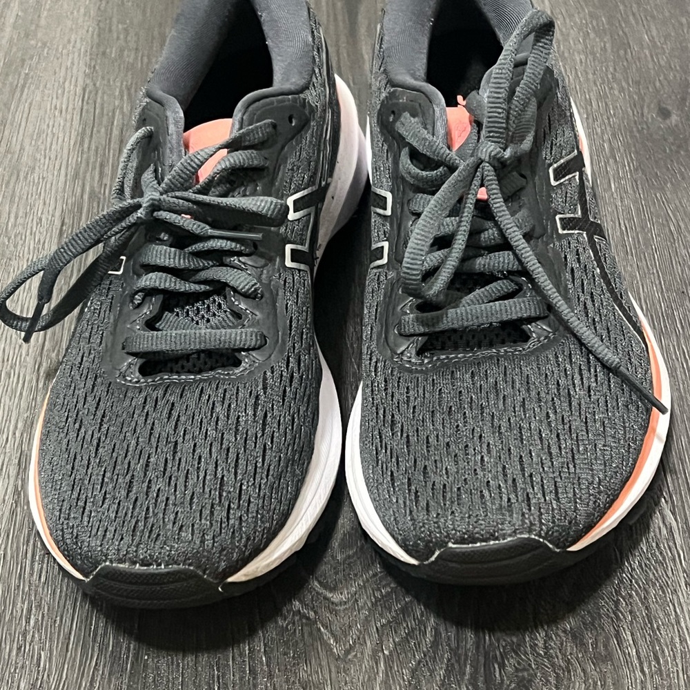 Oasis Black and Pink Athletic Shoes